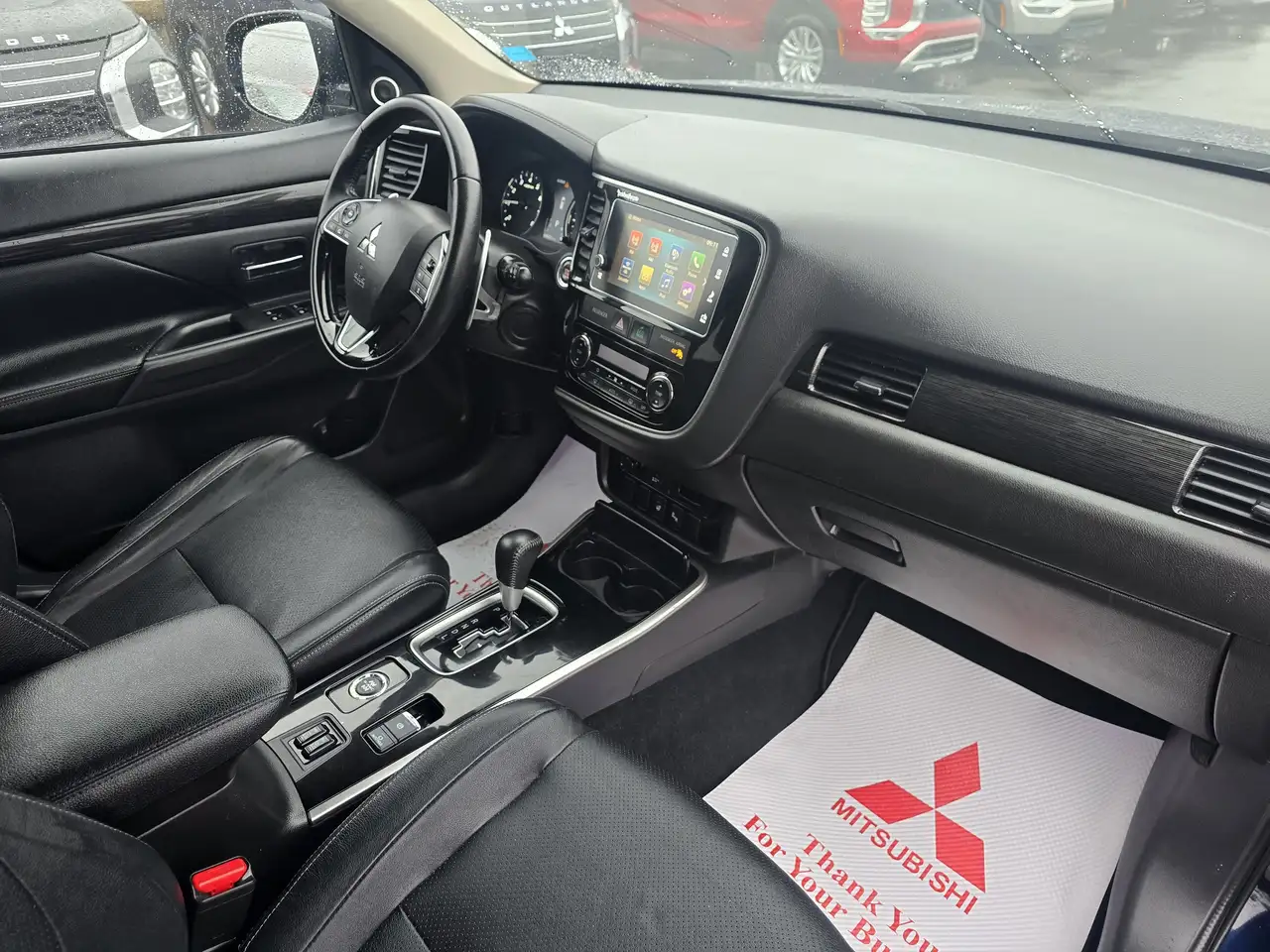 Mitsubishi Outlander снимка Mitsubishi Outlander