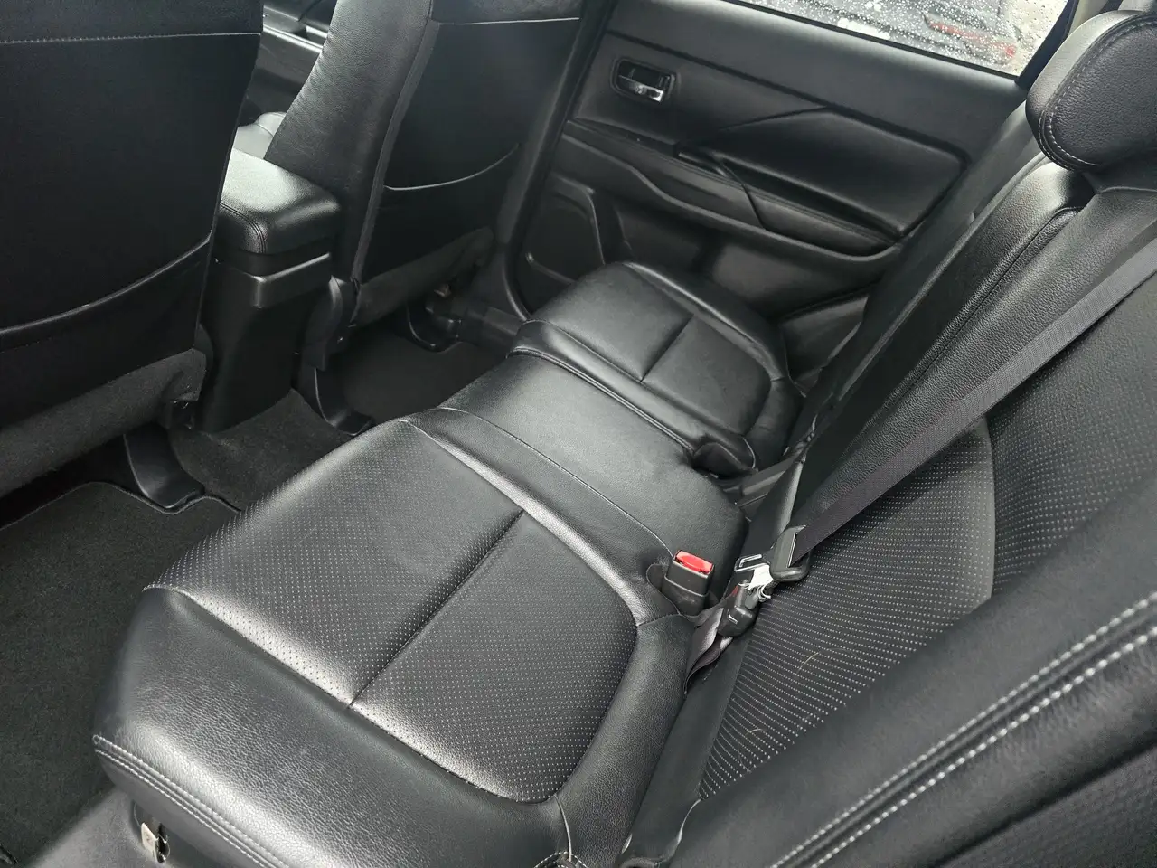 Mitsubishi Outlander снимка Mitsubishi Outlander