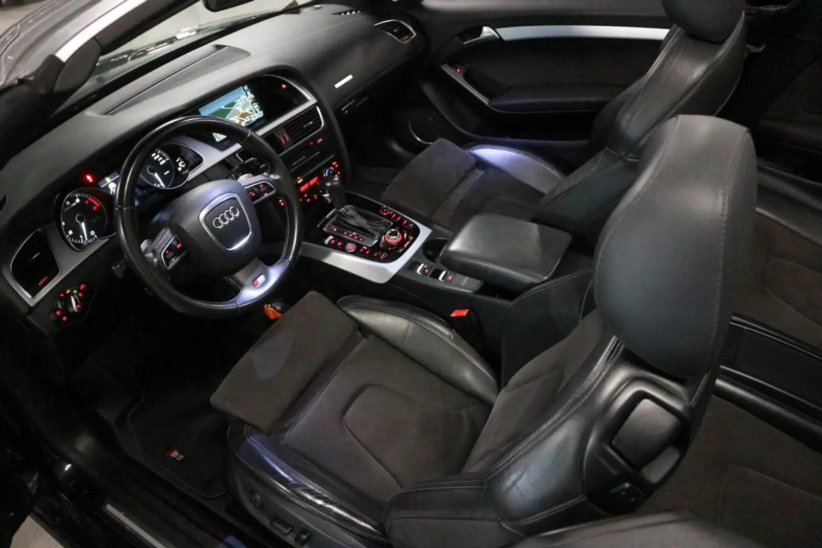 Audi A5 Cabriolet 3.0 TFSI S5 QUATTRO / LED / BLACK ON BLA Zwart - 2