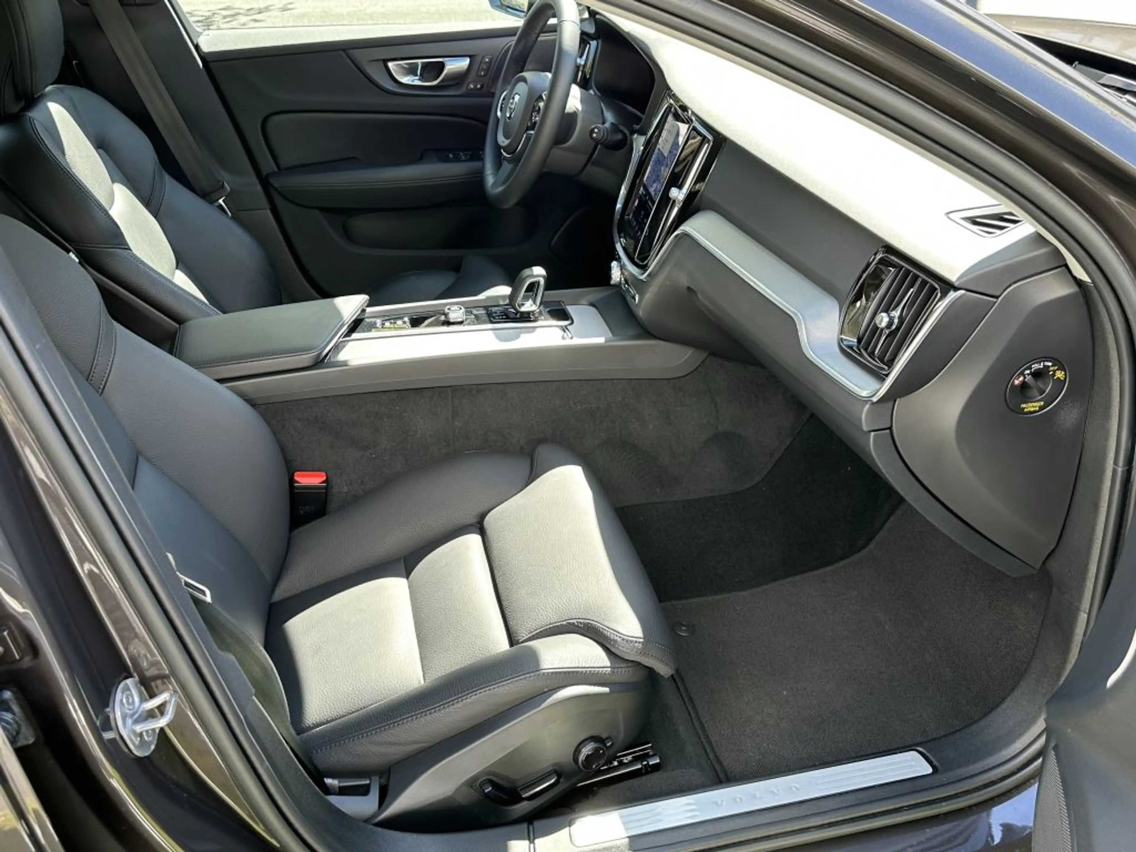 Volvo V60 Cross Country B4 D AWD Plus — photo 12