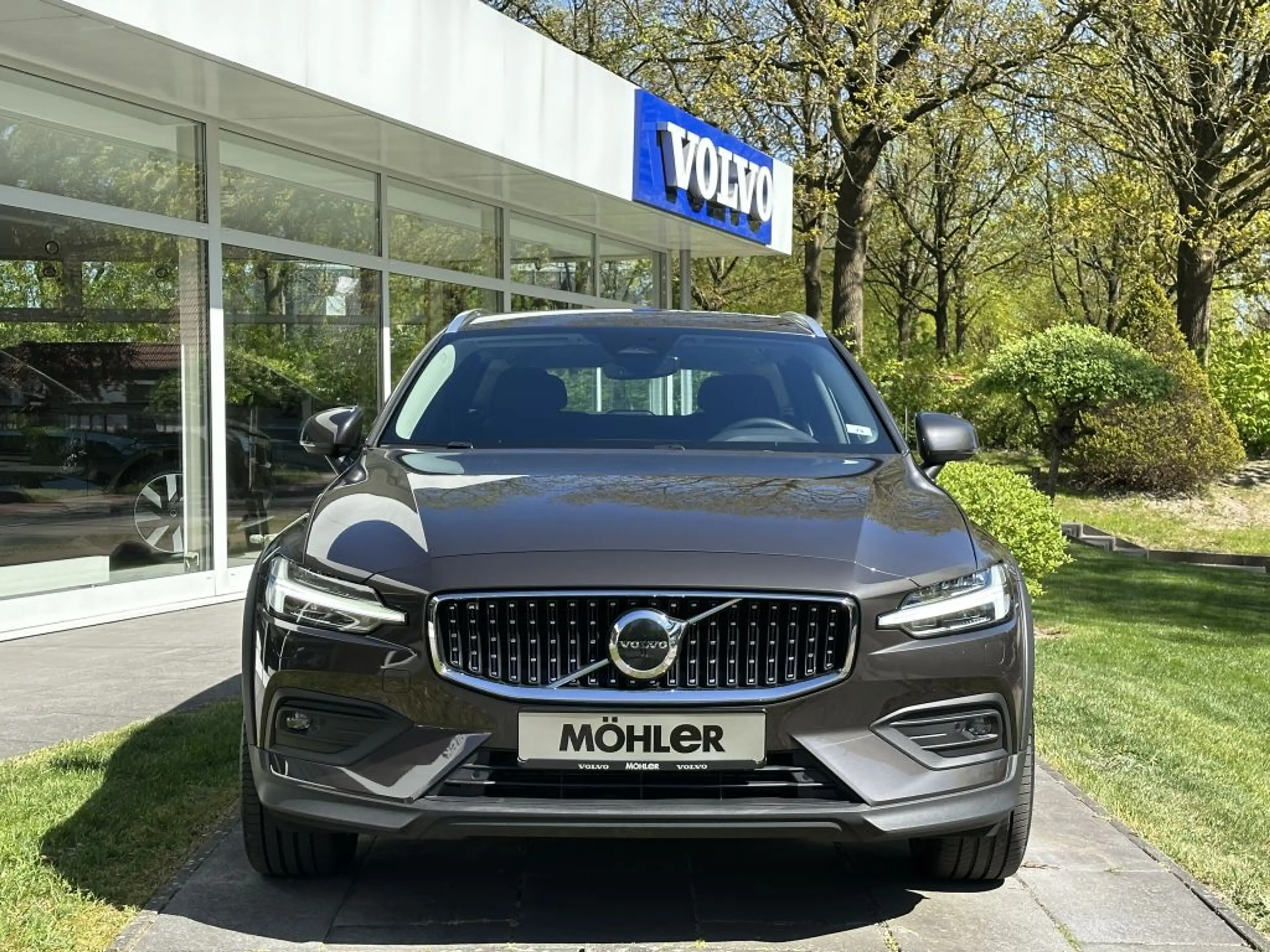 Volvo V60 Cross Country B4 D AWD Plus — photo 2