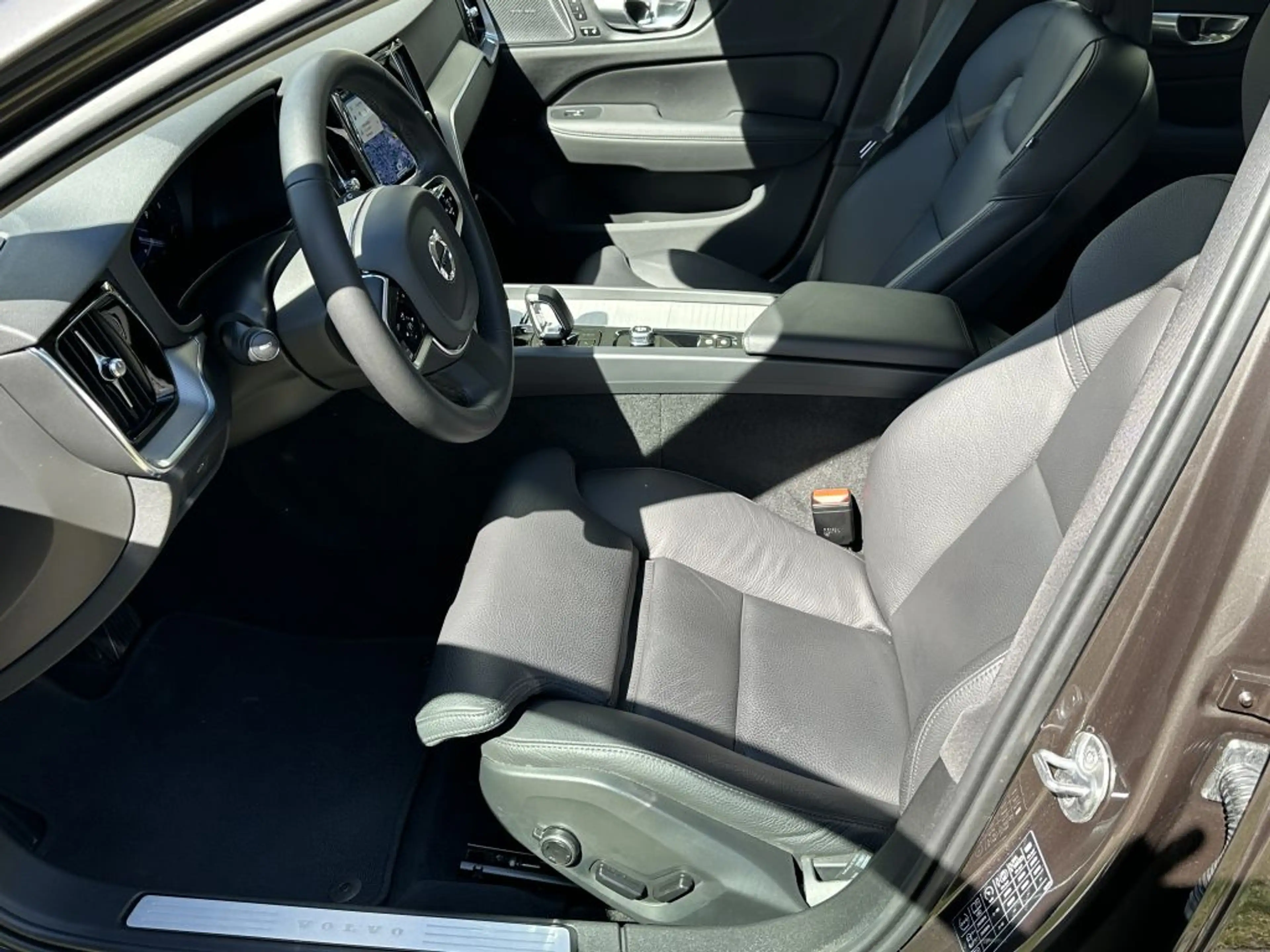 Volvo V60 Cross Country B4 D AWD Plus — photo 11