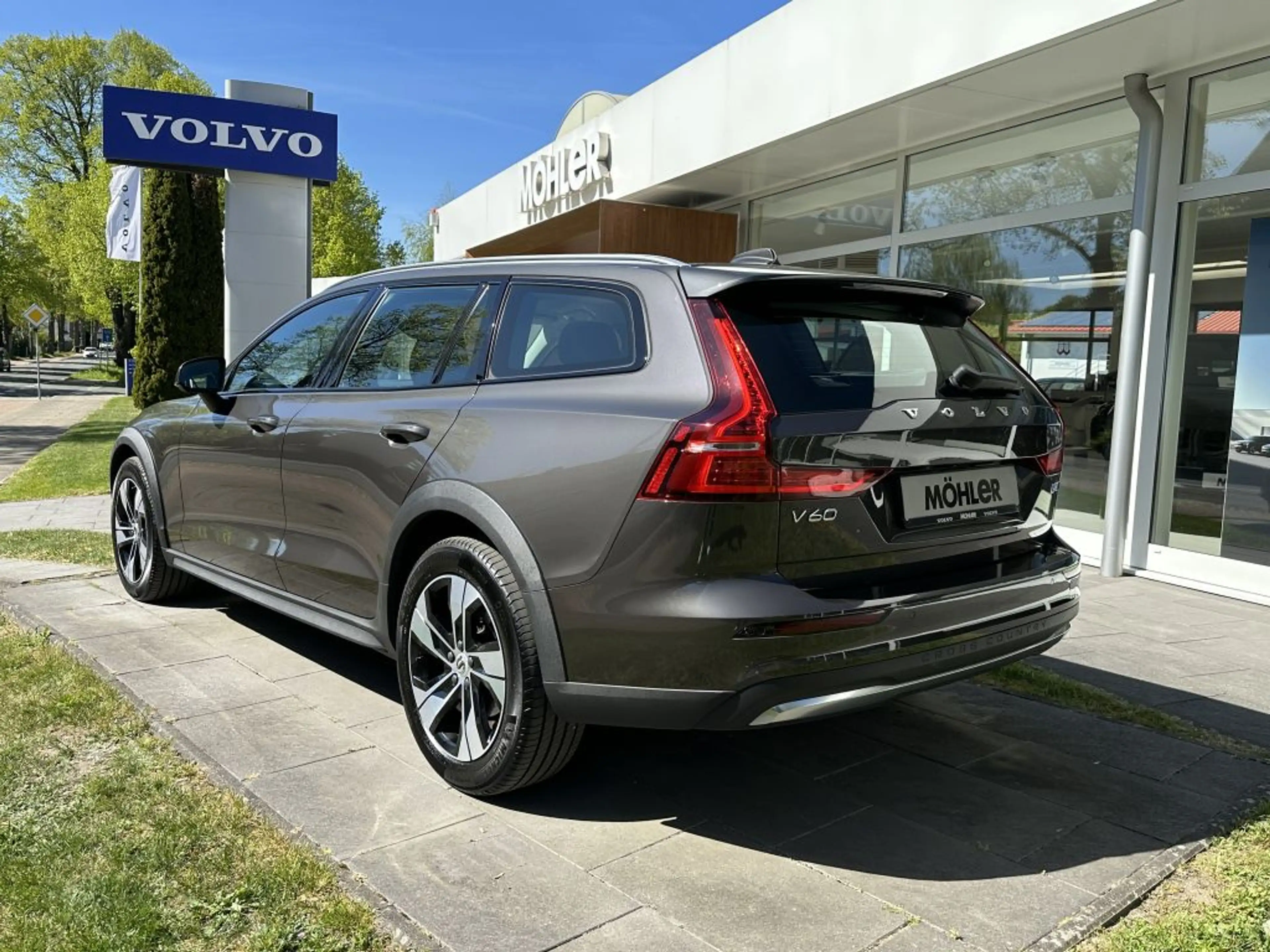 Volvo V60 Cross Country B4 D AWD Plus — photo 4
