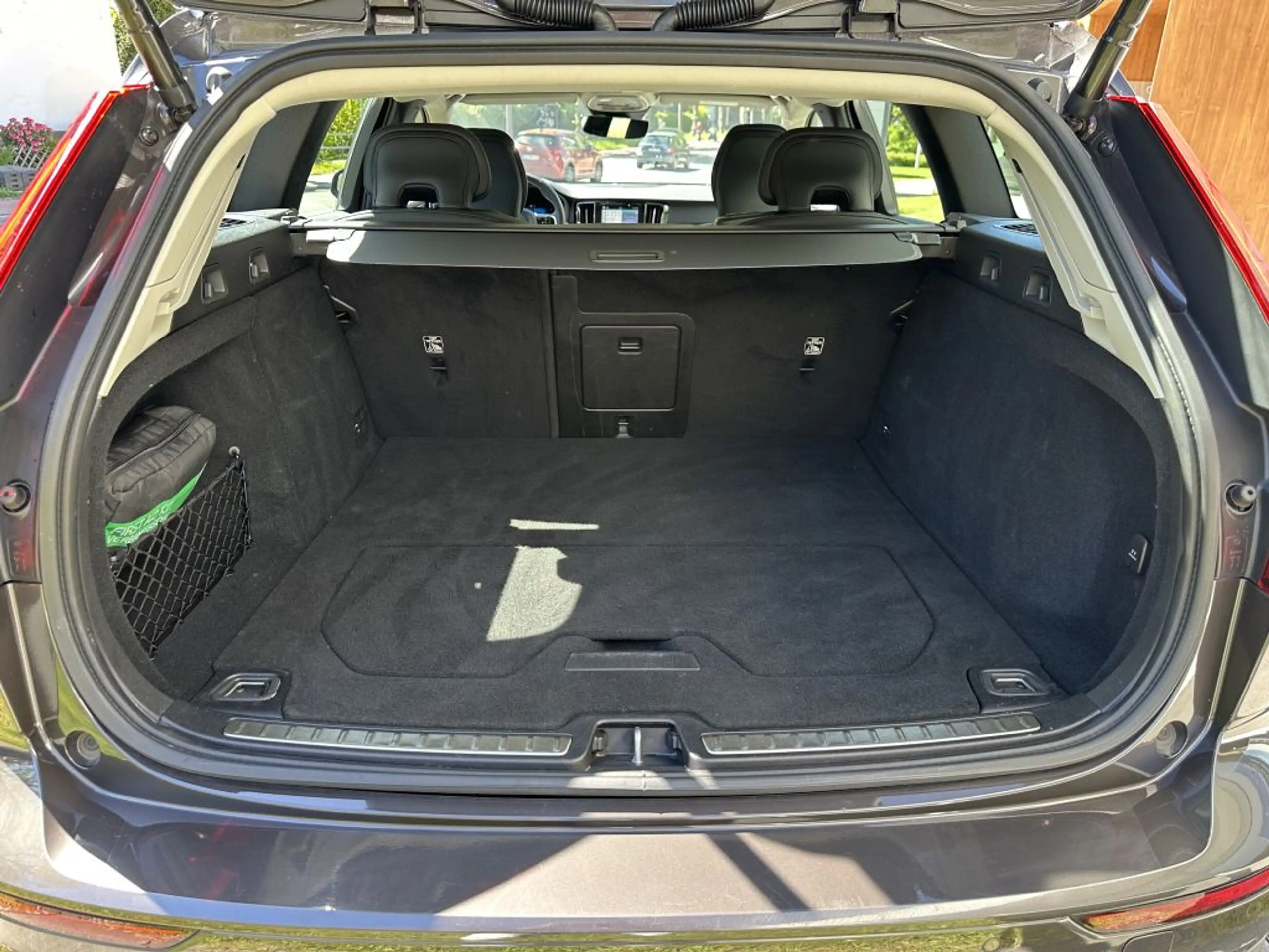 Volvo V60 Cross Country B4 D AWD Plus — photo 15