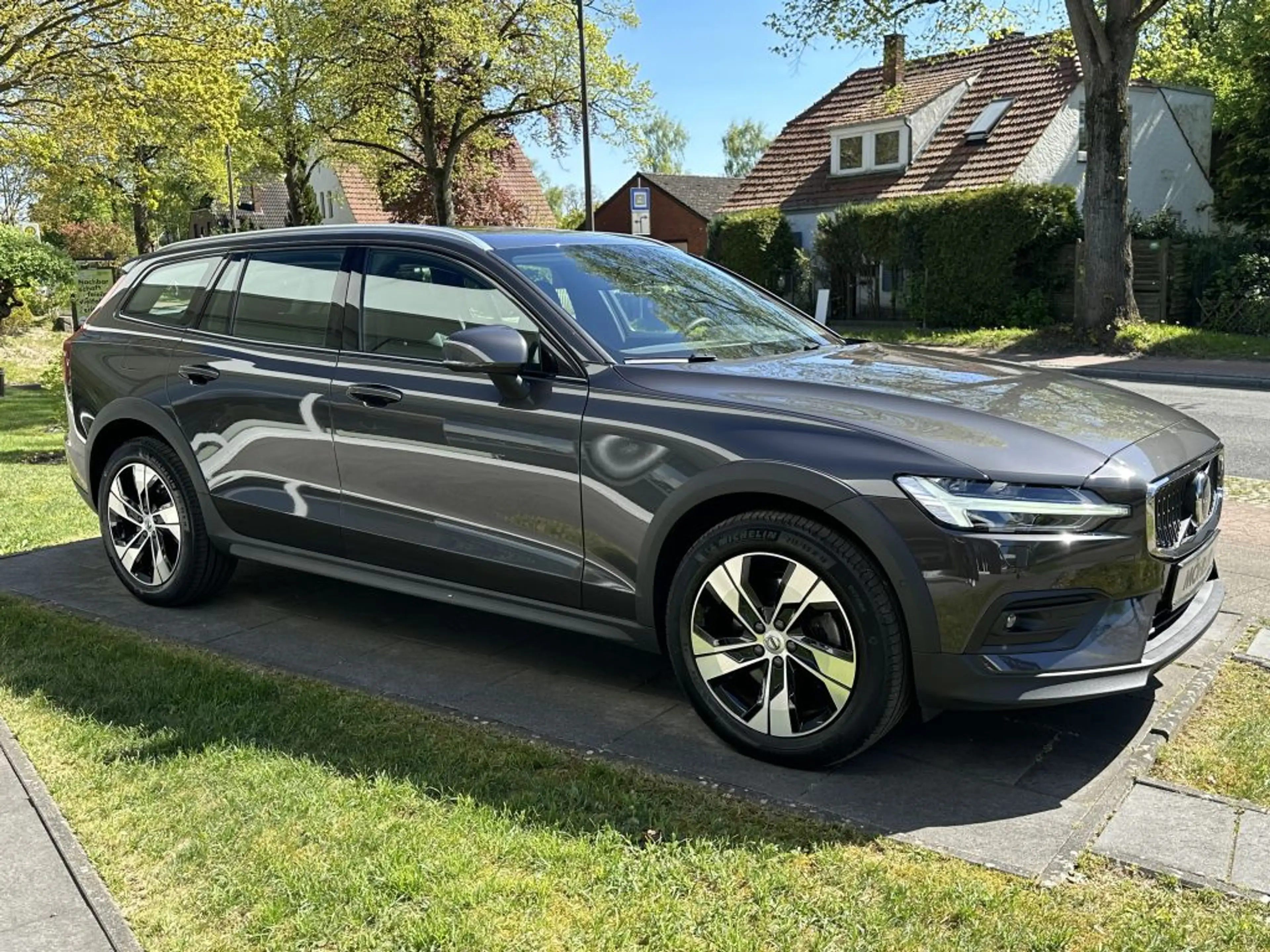 Volvo V60 Cross Country B4 D AWD Plus — photo 6