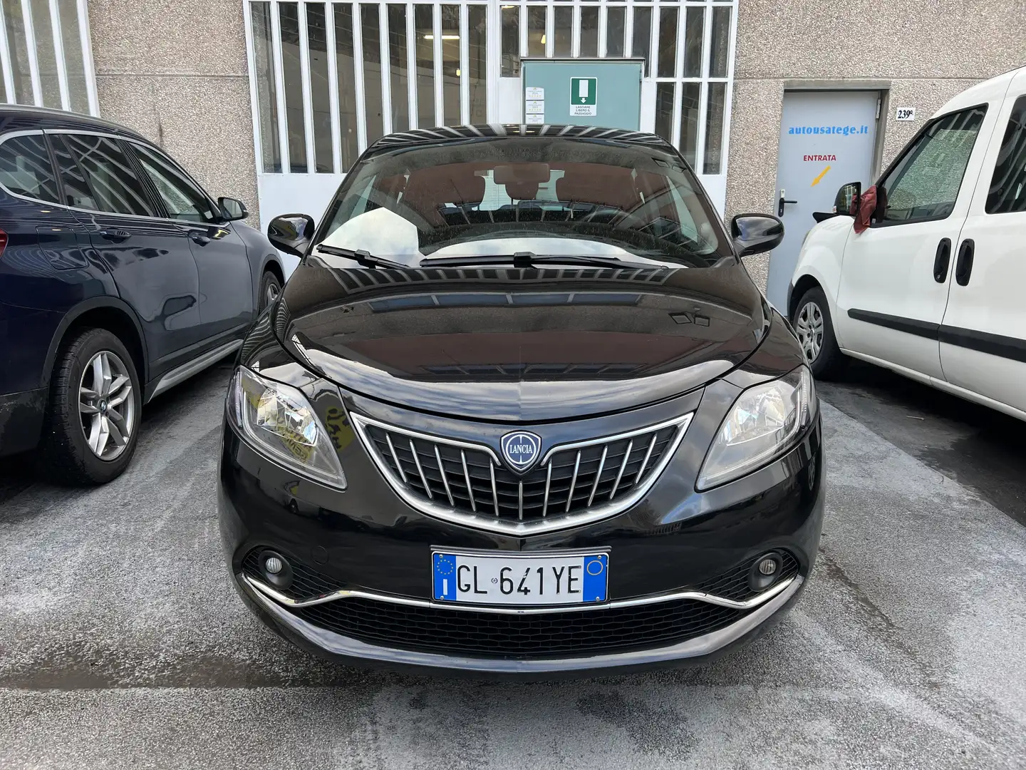 Lancia Ypsilon Ypsilon III 1.0 firefly hybrid Gold s Schwarz - 2
