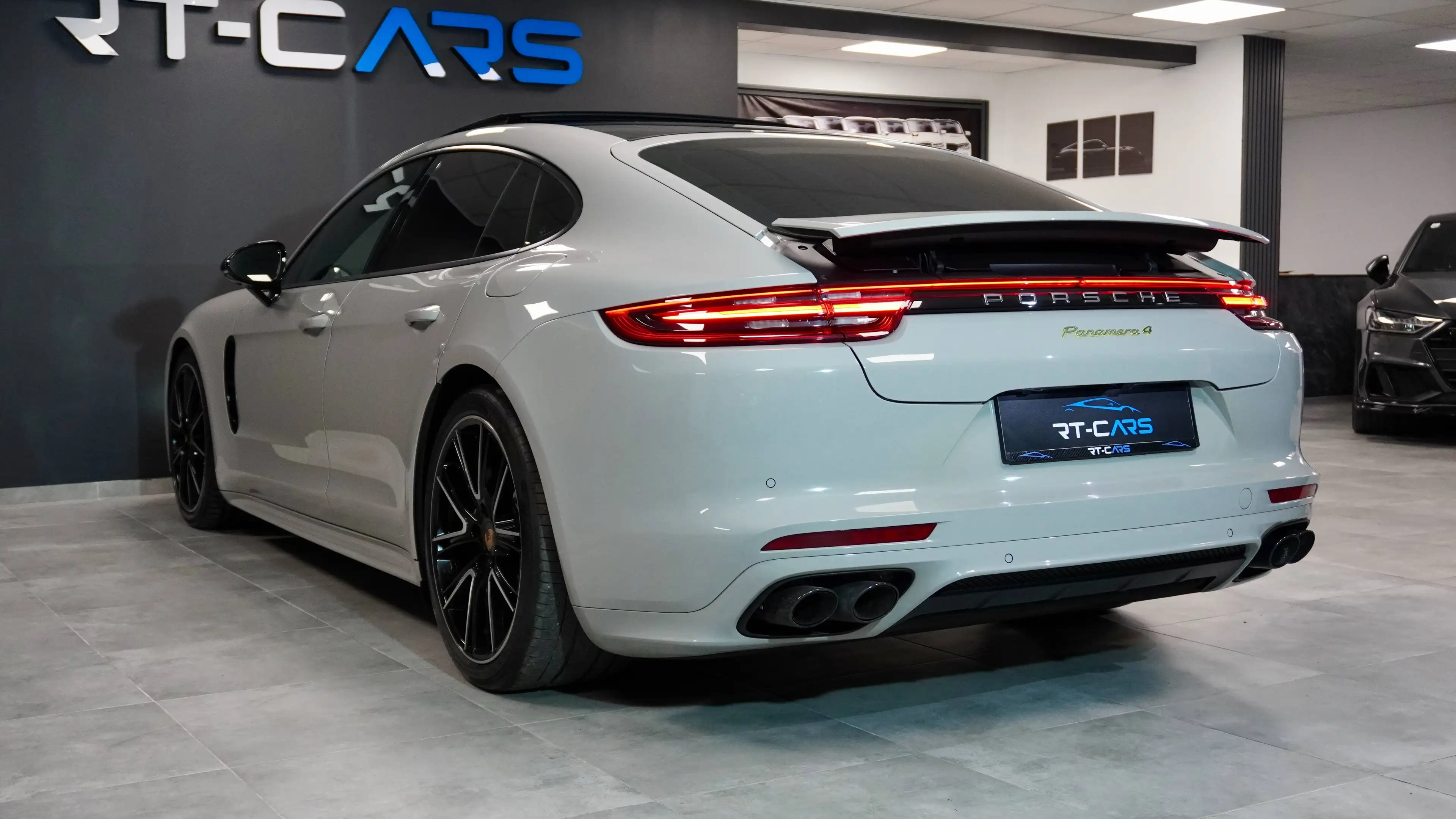 Porsche Panamera 4S eHybrid — photo 13