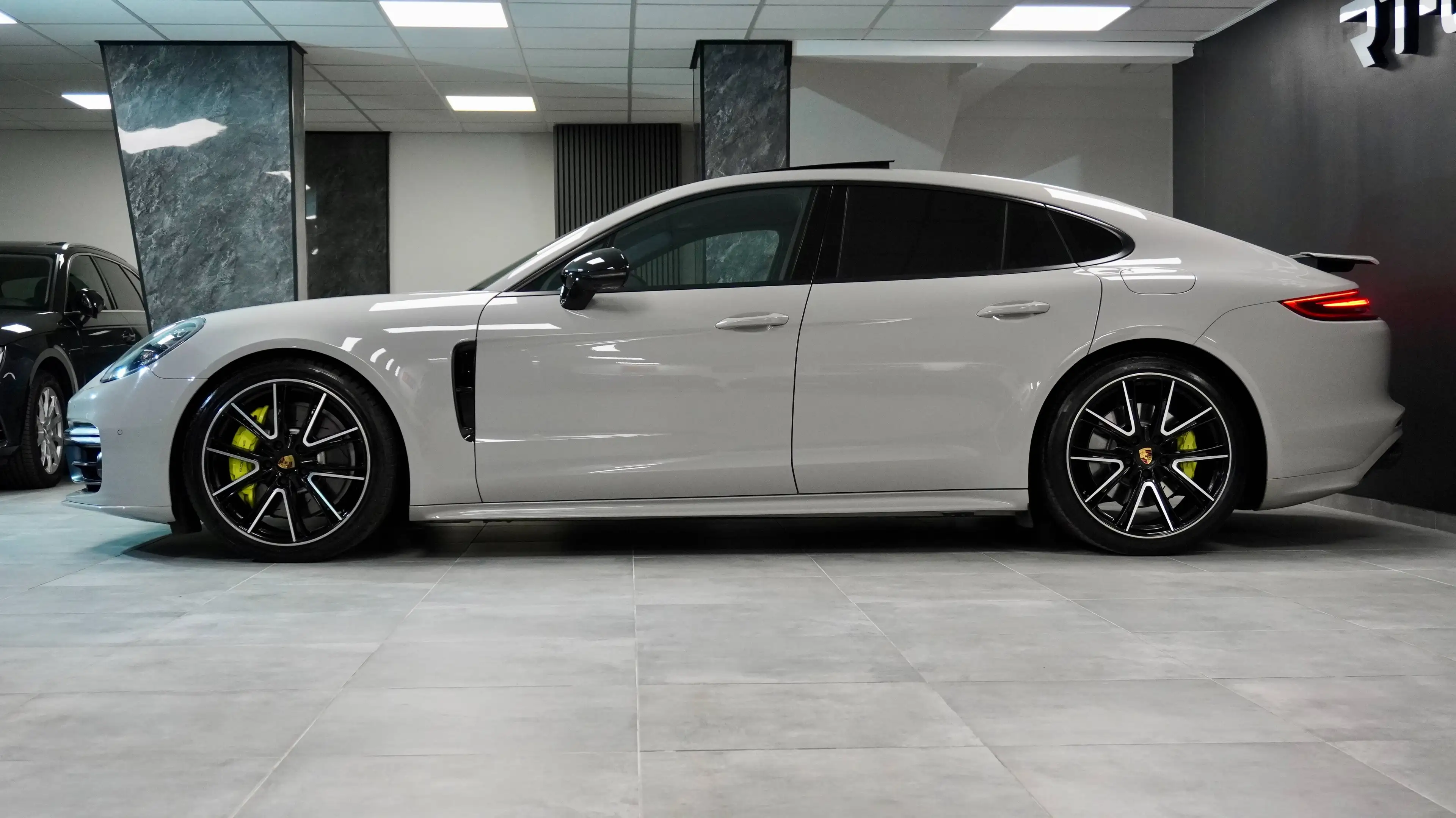 Porsche Panamera 4S eHybrid — photo 8