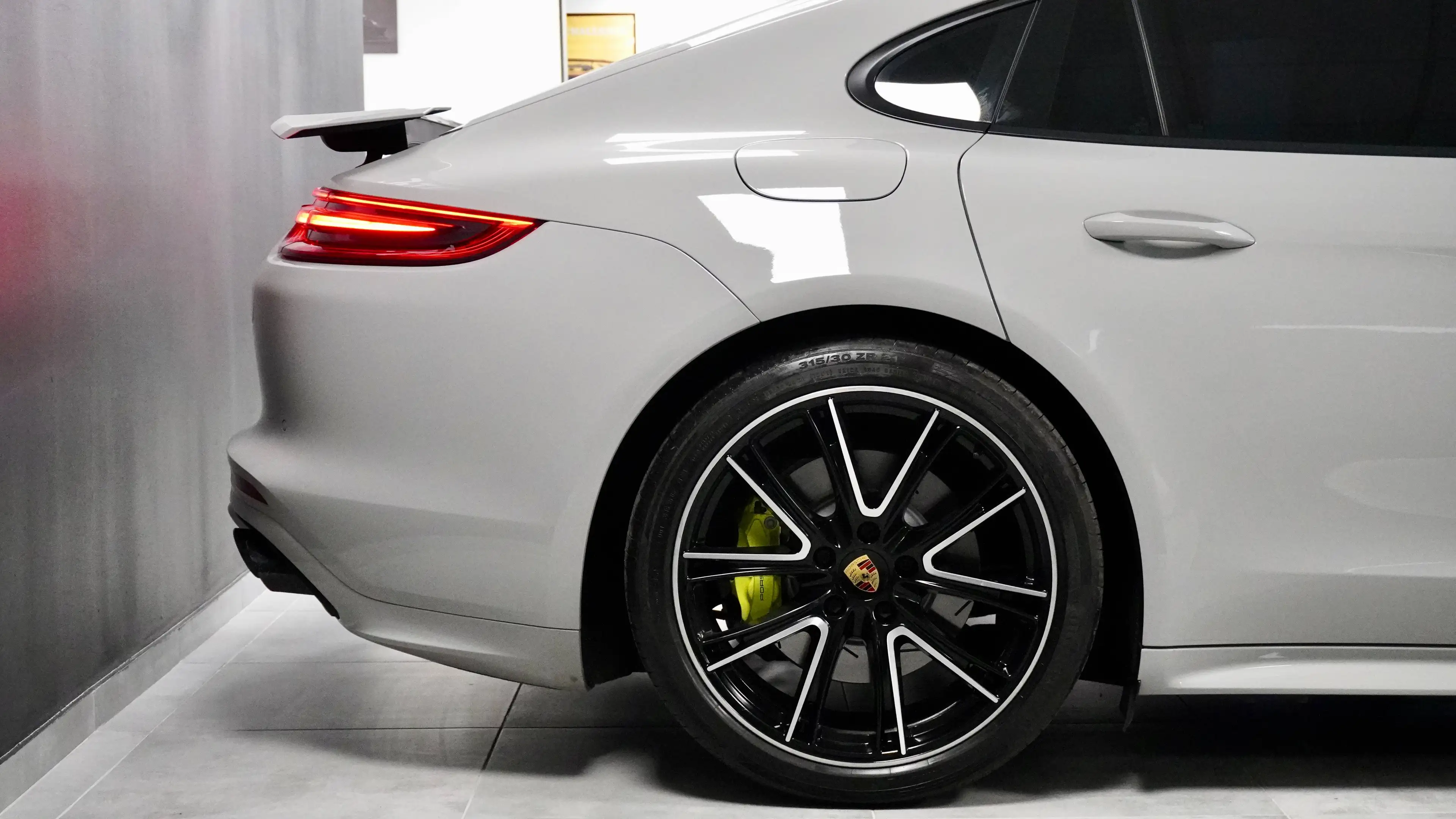 Porsche Panamera 4S eHybrid — photo 10