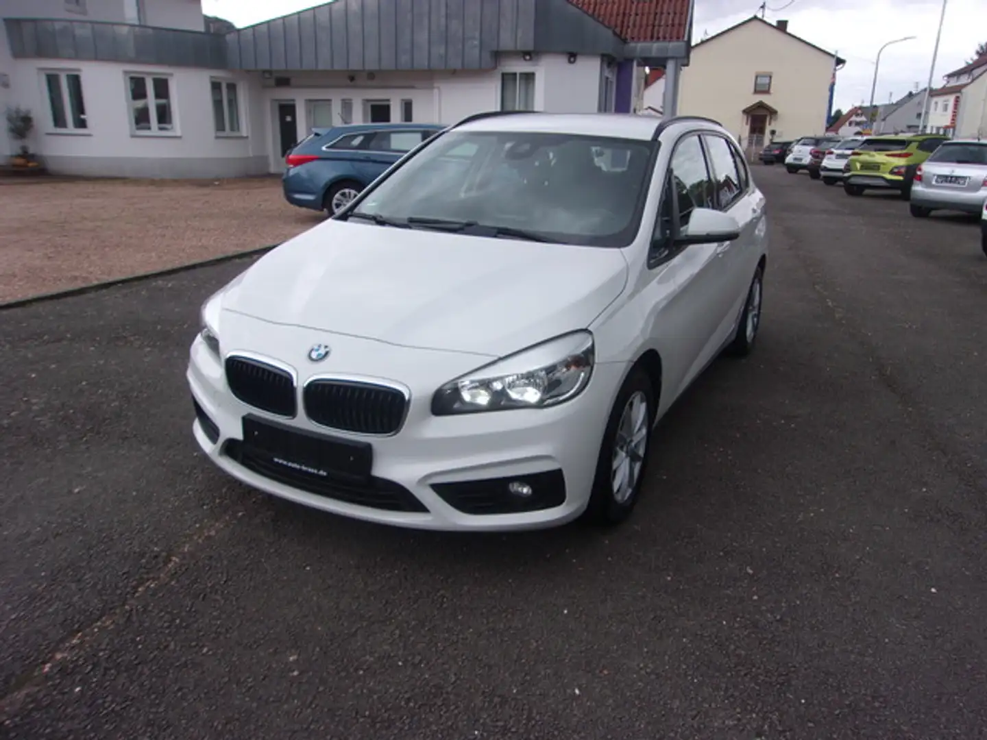 BMW 218 i Advantage Active Tourer AUT. Navi Active Tourer Weiß - 2