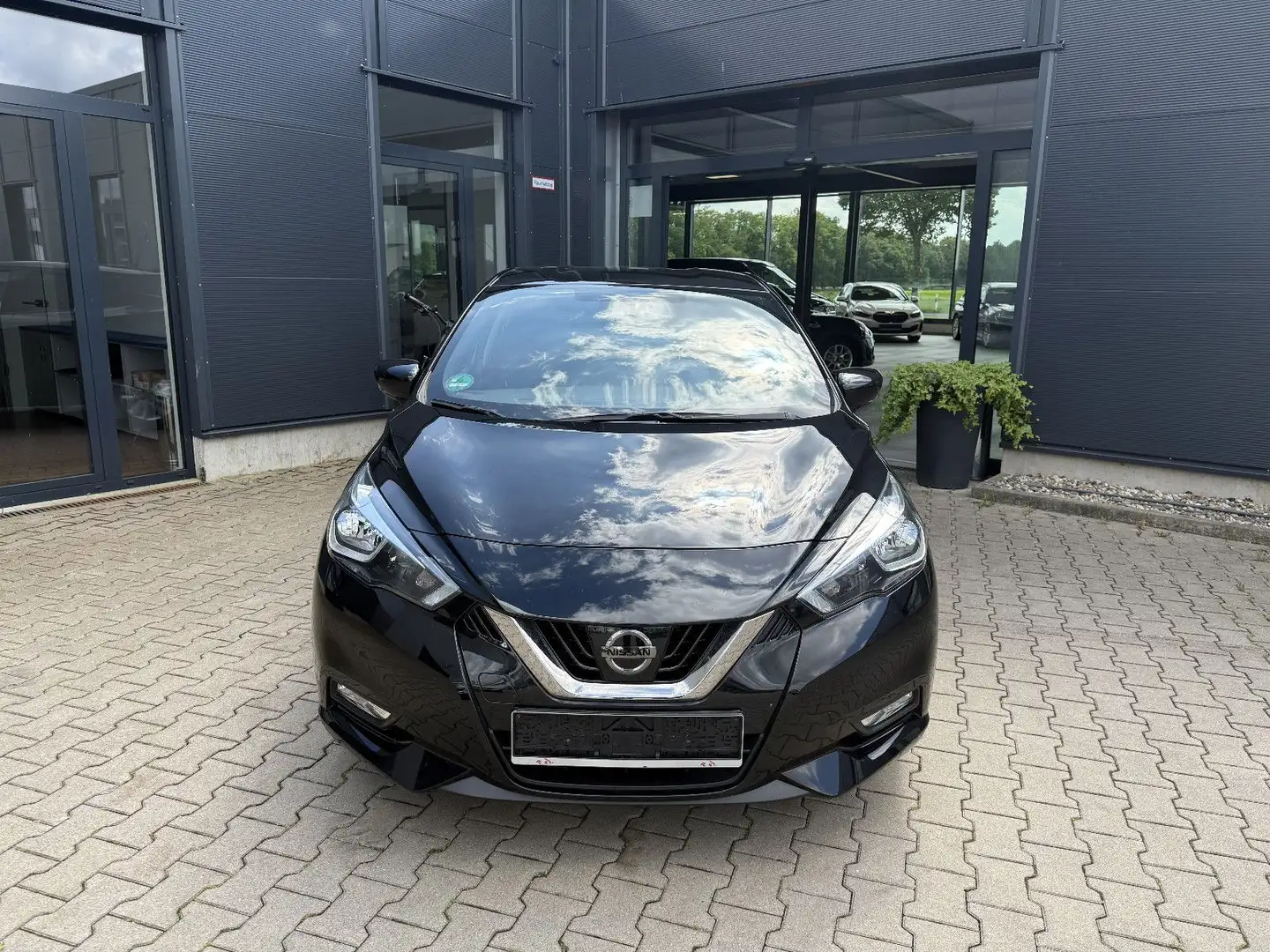 Nissan Micra 1.0 N-Way Zwart - 2