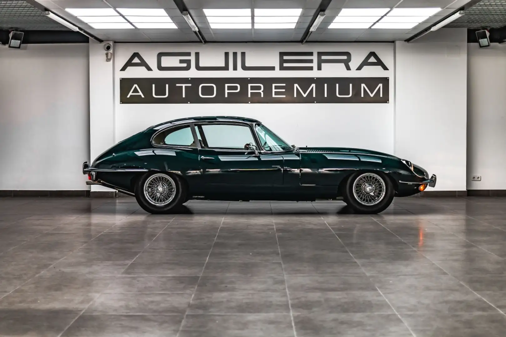 Jaguar E-Type 4.2 2 + 2 S2 Coupé Verde - 2