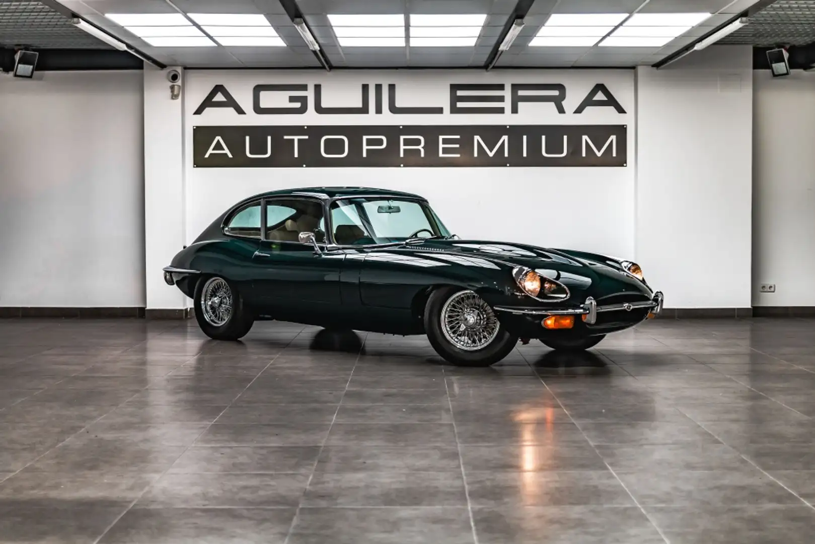 Jaguar E-Type 4.2 2 + 2 S2 Coupé Verde - 1