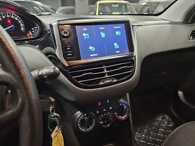 Peugeot 208 view 12