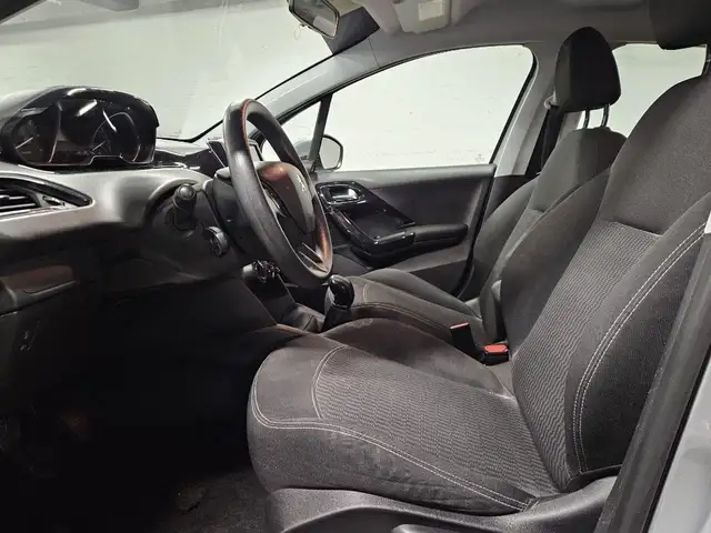 Peugeot 208 view 7