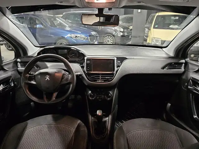 Peugeot 208 view 9