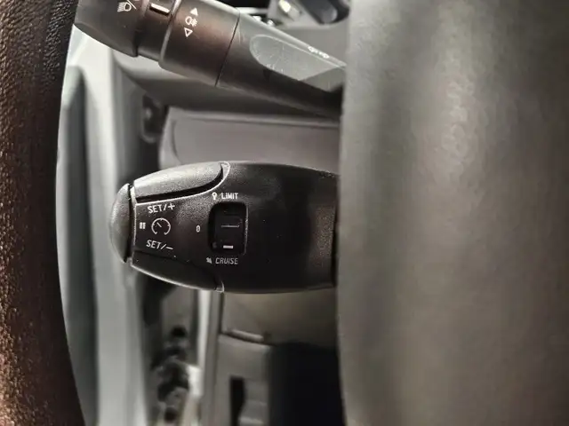 Peugeot 208 view 13