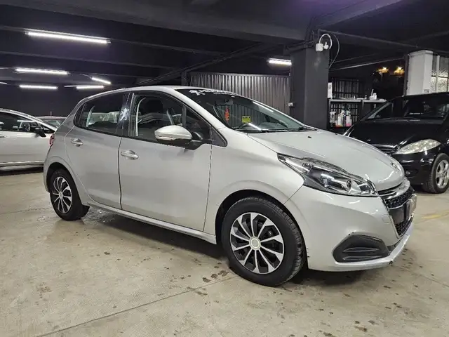 Peugeot 208 view 2