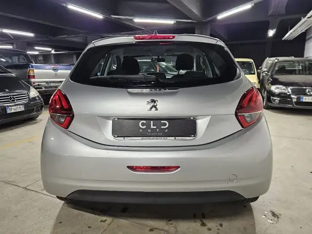 Peugeot 208 view 4