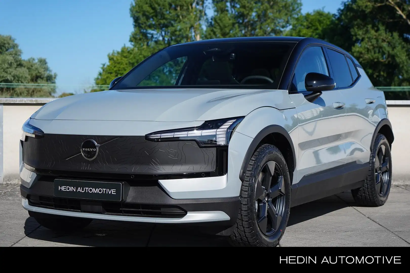Volvo EX30 Cross Country Twin Motor Performance Ultra 69 kWh Grijs - 1