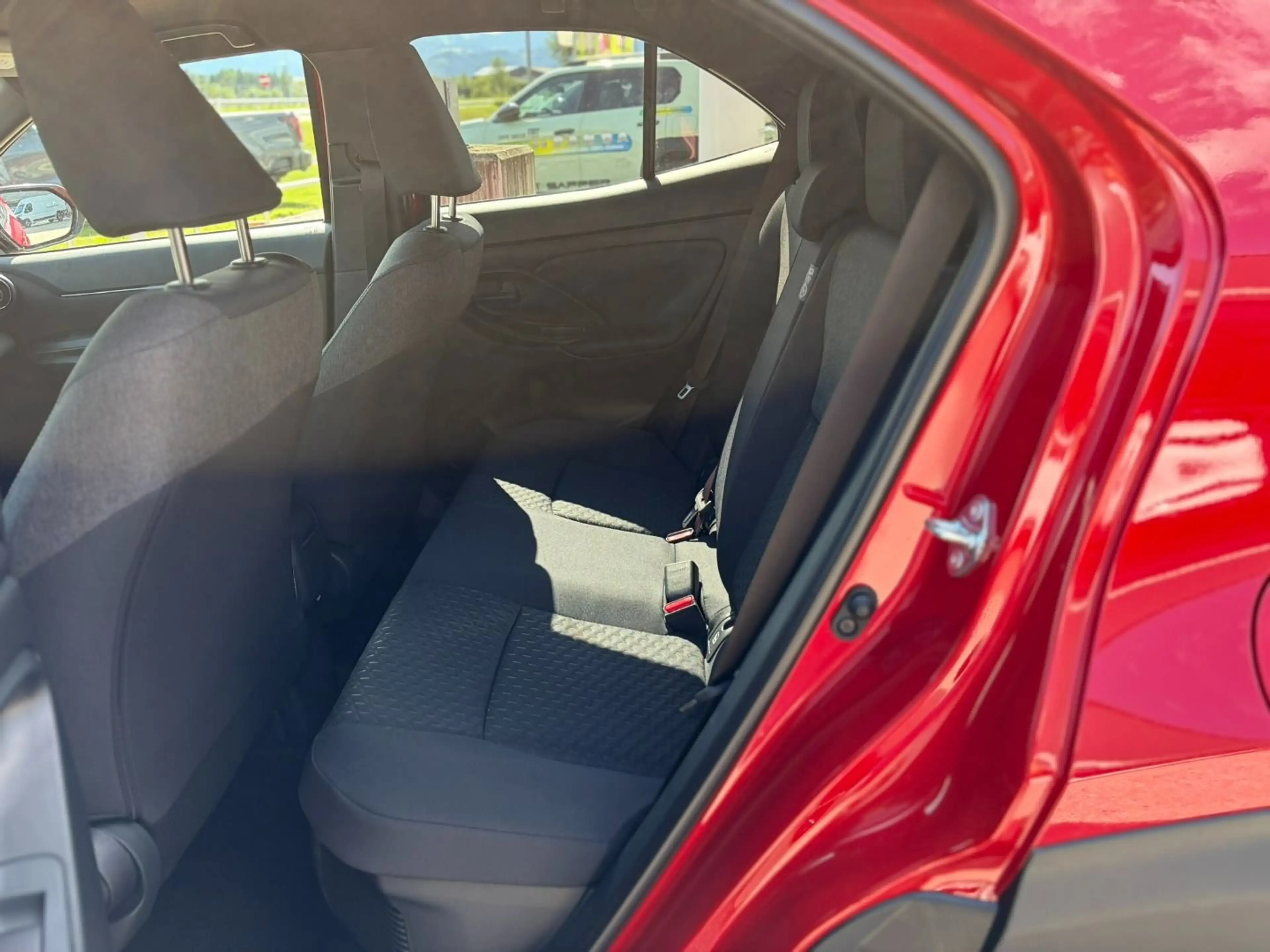 Toyota Yaris Cross SUV, 5-türig Active Drive 1,5 VVT-i Hy — photo 10