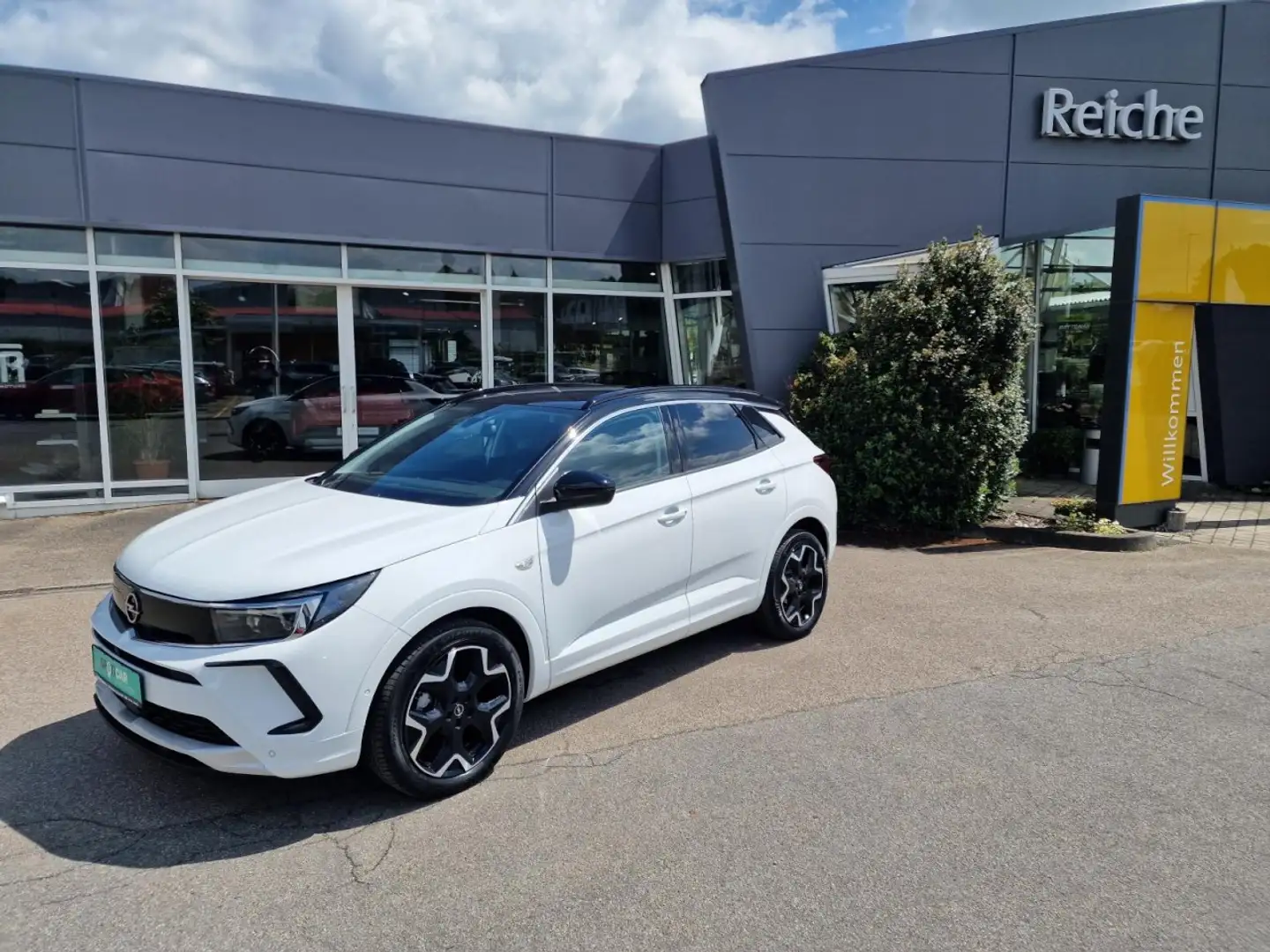 Opel Grandland Ultimate 1,2 AT+MATRIX+SHZ+APA+ACC Klima Navi Wit - 1