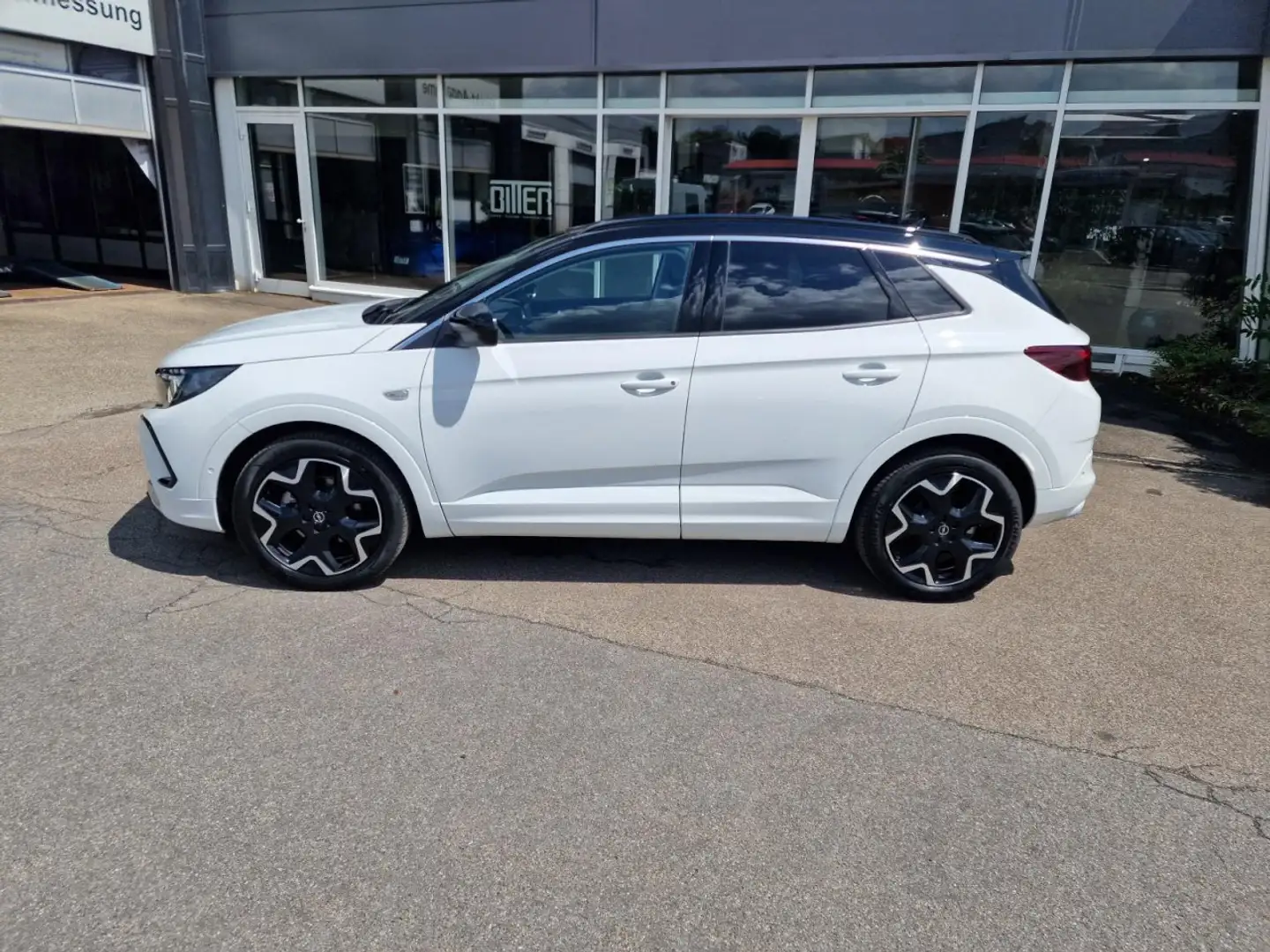 Opel Grandland Ultimate 1,2 AT+MATRIX+SHZ+LHZ+APA+ACC Klima Navi Blanc - 2