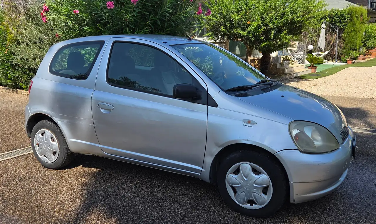 Toyota Yaris 3p 1.0, foto 2
