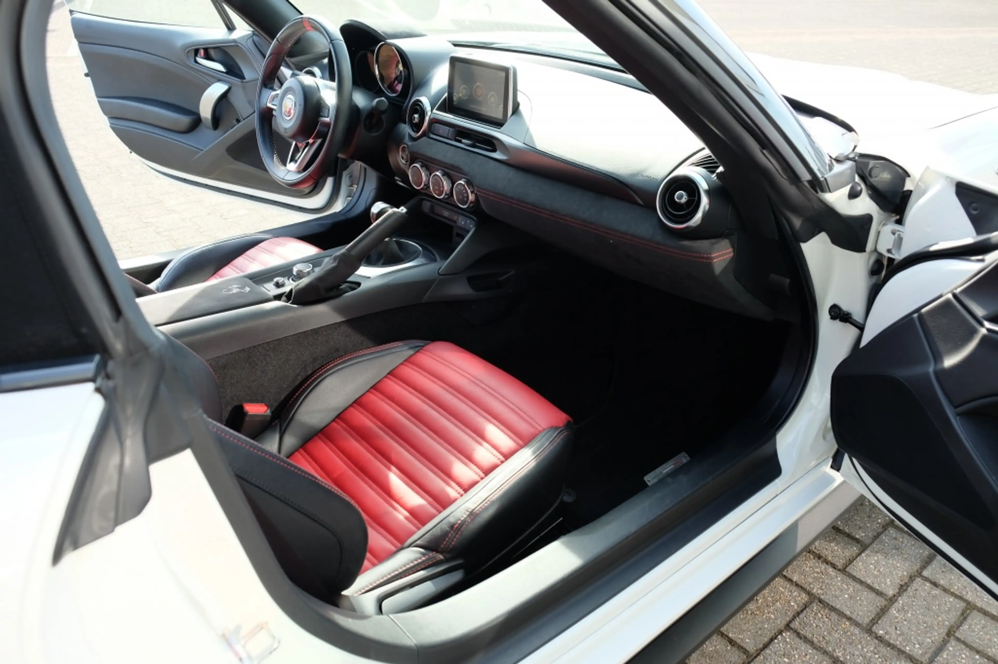 Abarth 124 Spider 1.4 M-Air T Abarth — photo 14