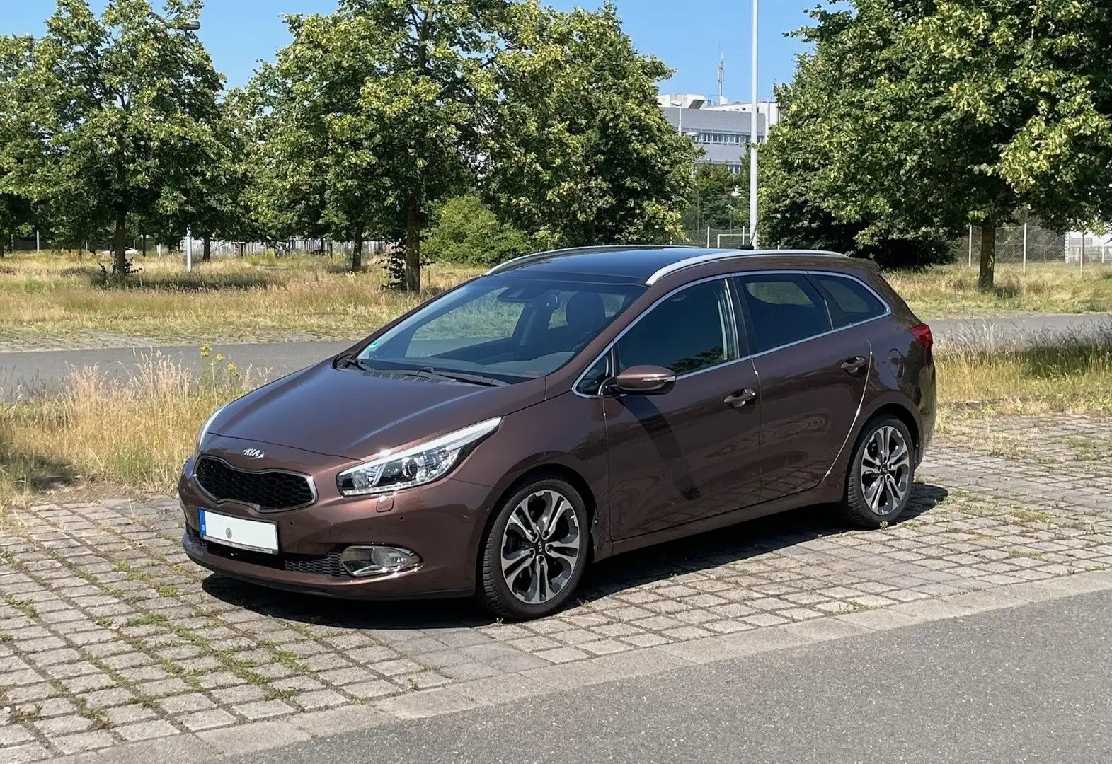 Kia Ceed SW / cee'd SW Ceed 1.6 GDI DCT SW Spirit Braun - 1