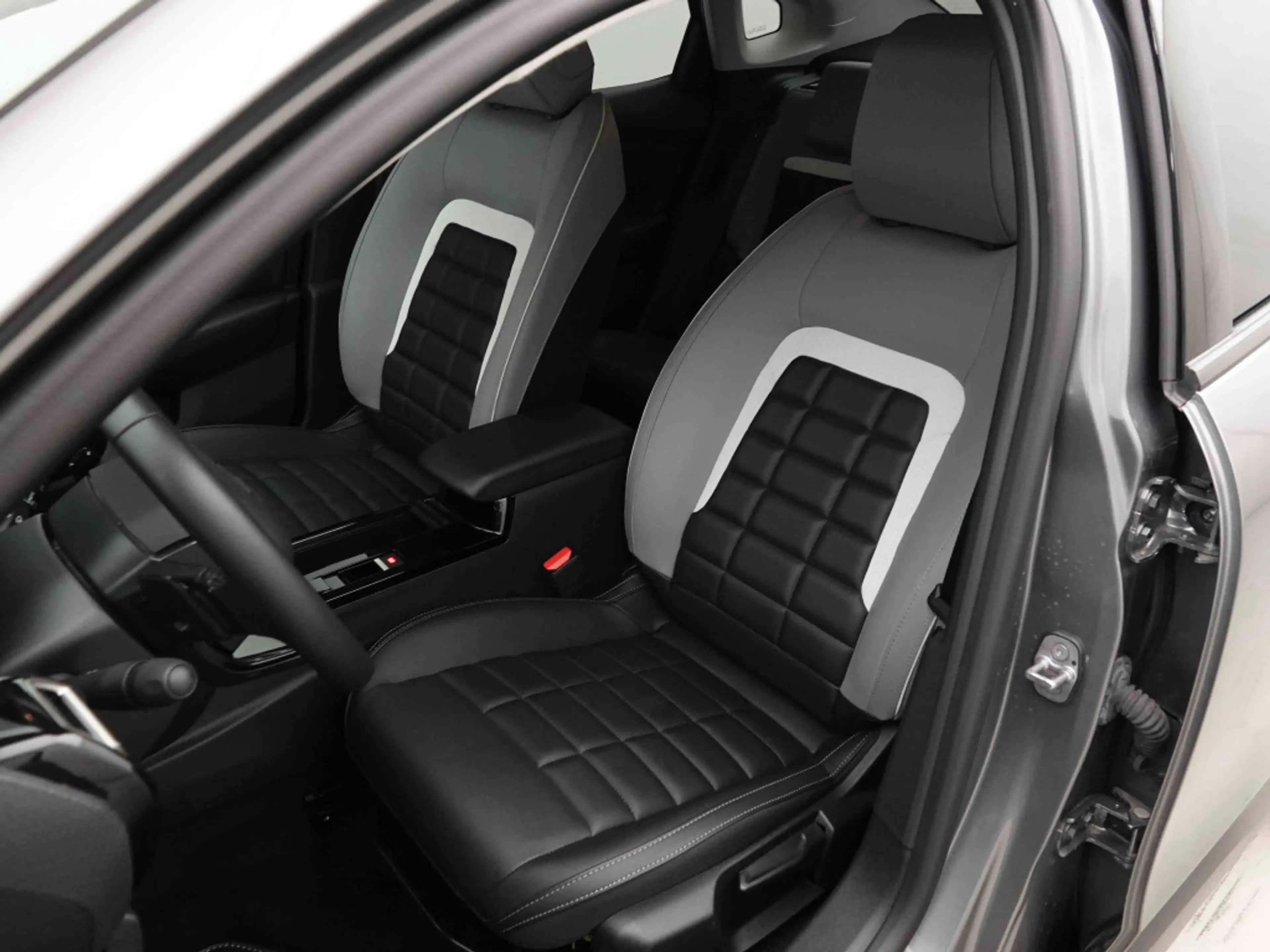 Citroen C4 X 1.2 T 130 AUT MAX | GPS | Camera | Alu18 — photo 7