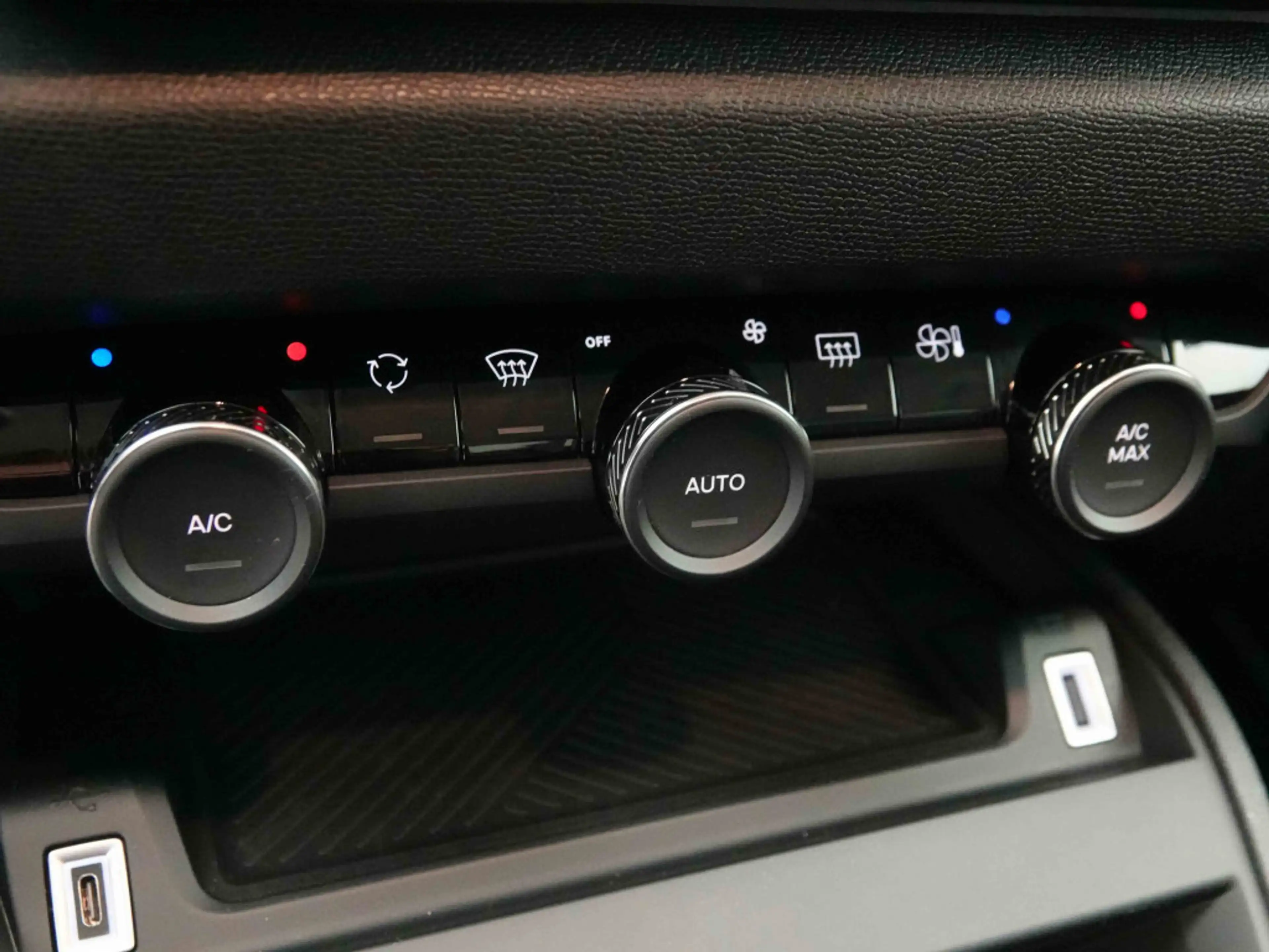 Citroen C4 X 1.2 T 130 AUT MAX | GPS | Camera | Alu18 — photo 14