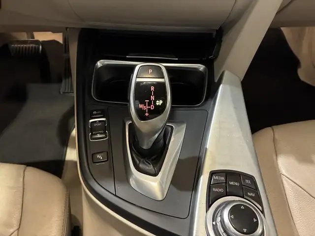 BMW 3 Series view 21