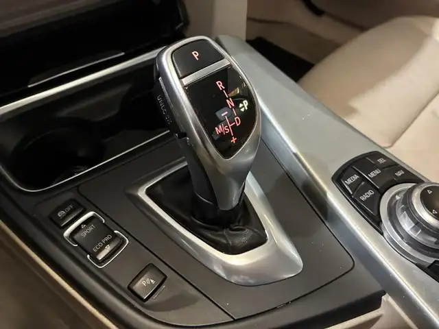 BMW 3 Series view 11