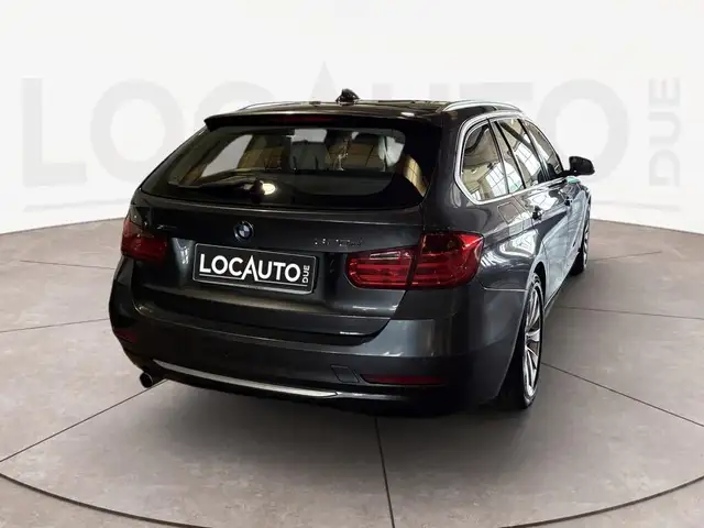 BMW 3 Series view 3