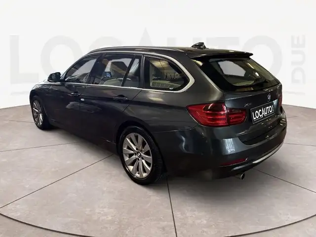 BMW 3 Series view 4