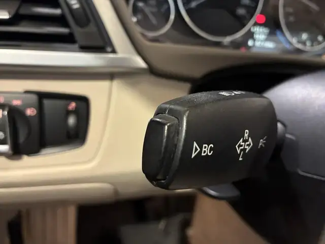 BMW 3 Series view 25