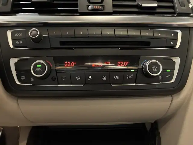 BMW 3 Series view 10