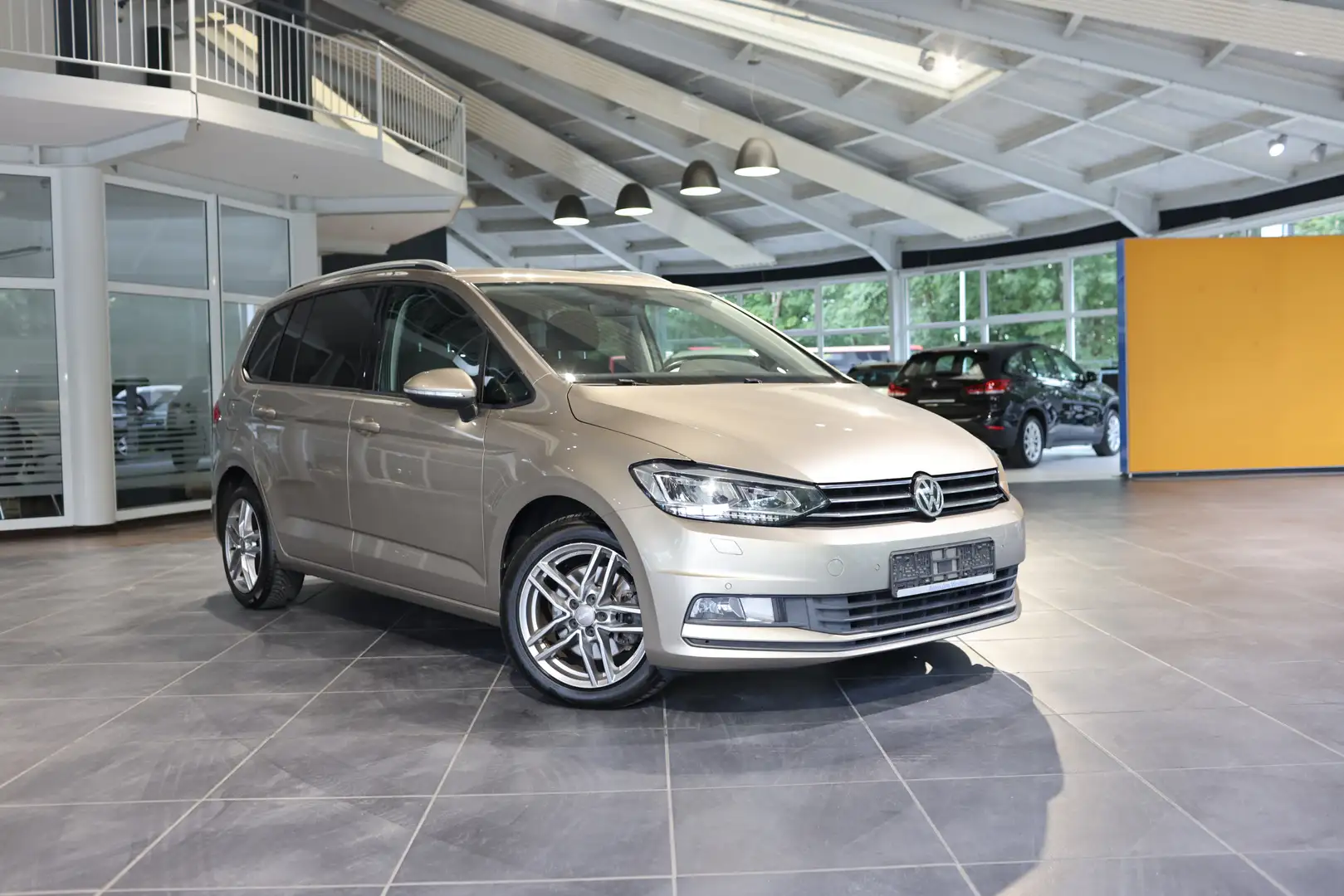 Volkswagen Touran 1,6 TDI COMFORTLINE BMT ANHÄNGERKUPPLUNG Beige - 1