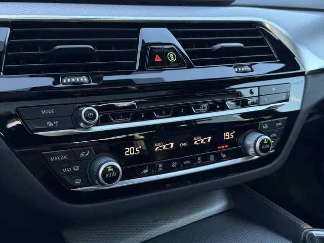 BMW 5 Series view 24