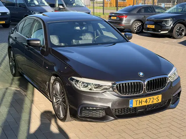 BMW 5 Series view 14