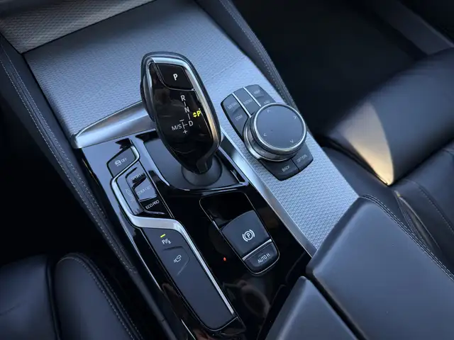 BMW 5 Series view 23