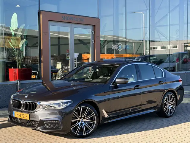 BMW 5 Series view 3