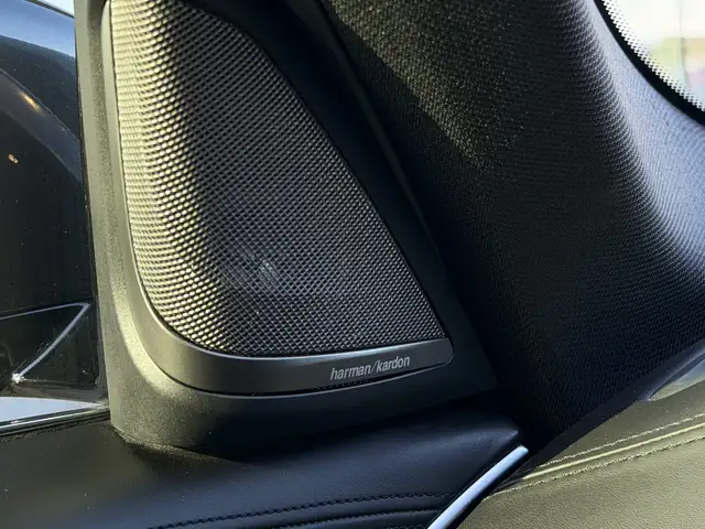 BMW 5 Series view 26