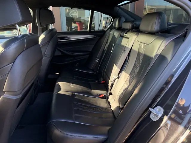 BMW 5 Series view 8