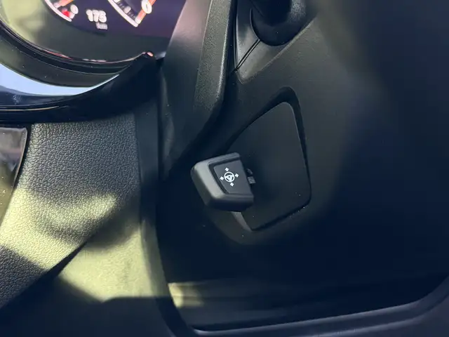BMW 5 Series view 21