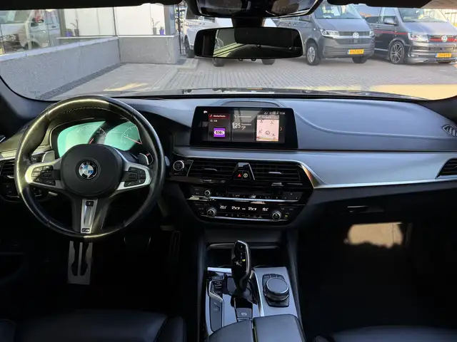 BMW 5 Series view 16