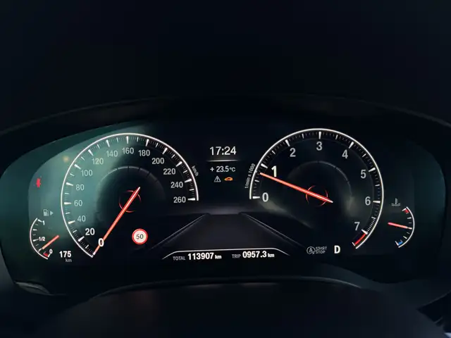 BMW 5 Series view 22