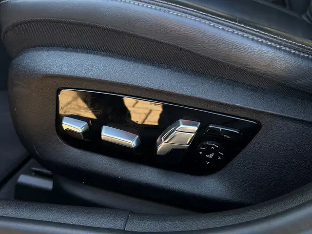 BMW 5 Series view 4