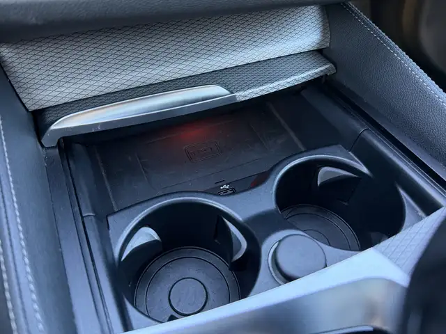 BMW 5 Series view 25